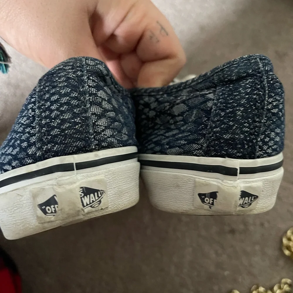 Vans - Picture 2 of 4
